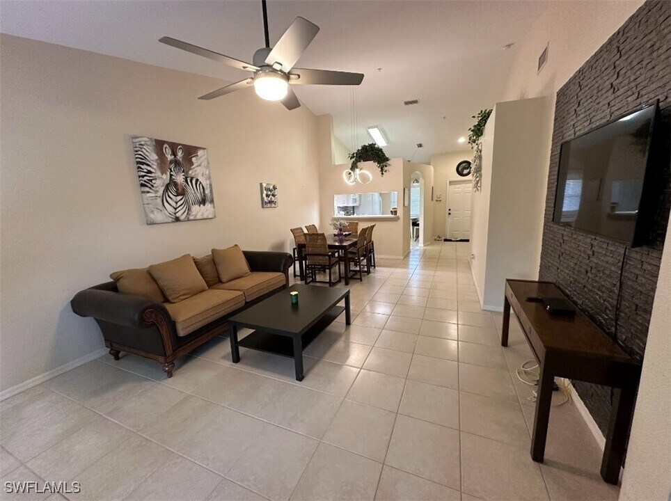 6625 Huntington Lakes Cir in Naples, FL - Building Photo