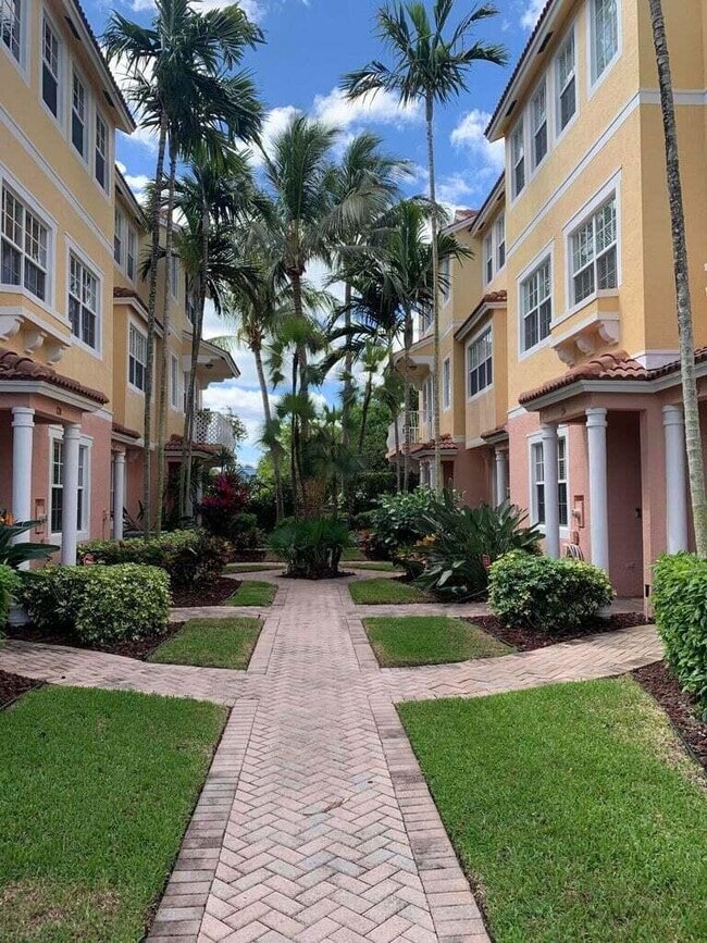 125 Harbors Way in Boynton Beach, FL - Building Photo - Building Photo