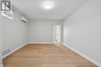 251 Simcoe St S in Oshawa, ON - Building Photo - Building Photo