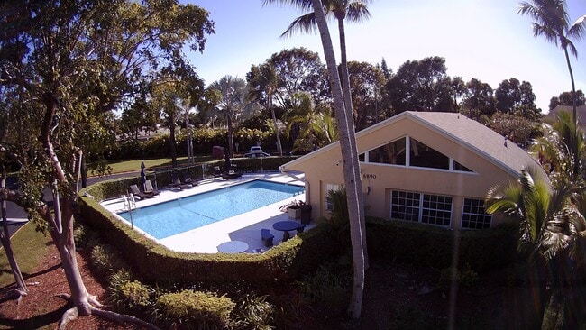 Mission Lakes in Tamarac, FL - Foto de edificio - Building Photo