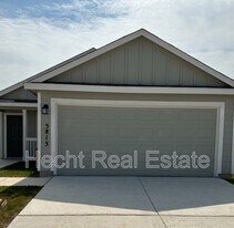 5813 Texas Spur in Seguin, TX - Building Photo