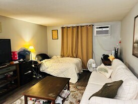 5 Silvestri Cir in Derry, NH - Building Photo