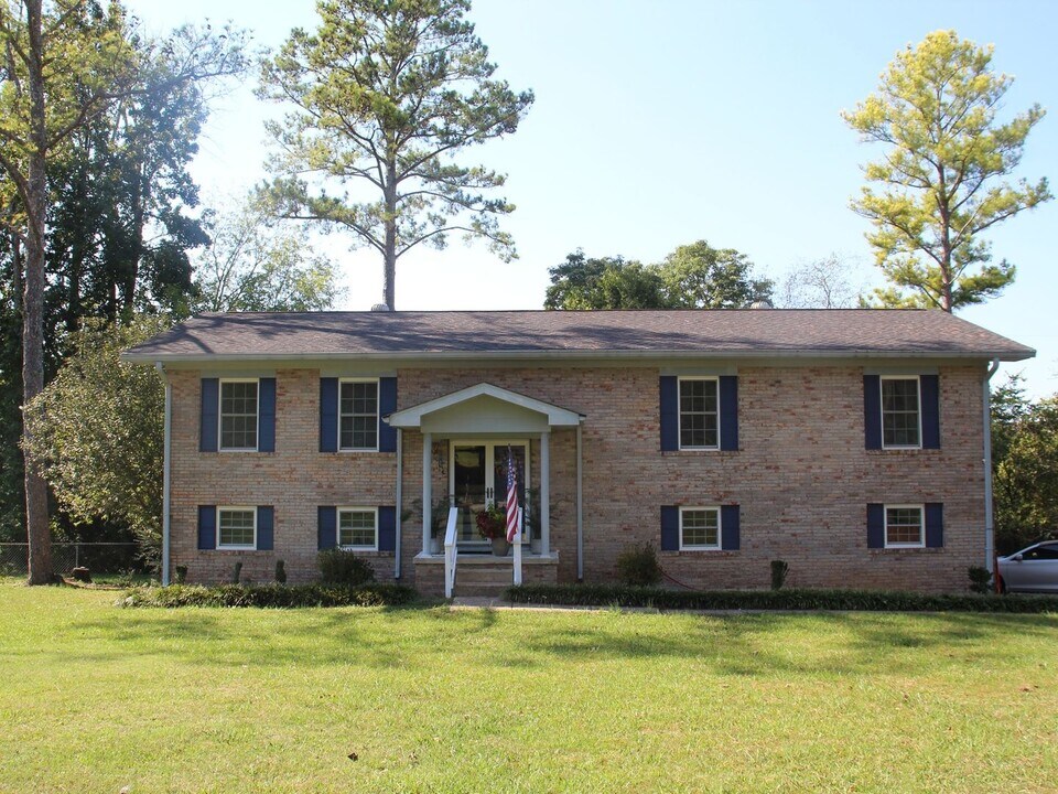 8626 Surry Cir in Chattanooga, TN - Building Photo