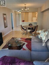 75 Riverside Dr E in Windsor, ON - Foto de edificio - Building Photo