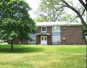 304 Wilshire Dr in Sandwich, IL - Building Photo