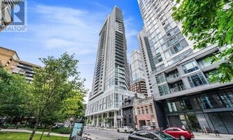 77 Mutual St in Toronto, ON - Building Photo