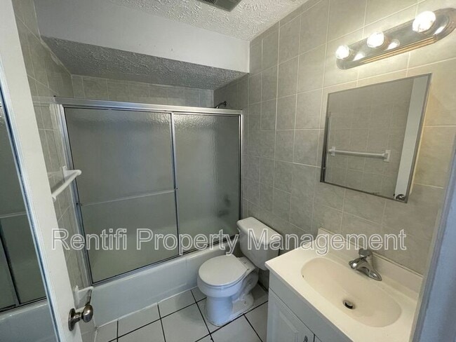 717 SE 9th St in Cape Coral, FL - Building Photo - Building Photo