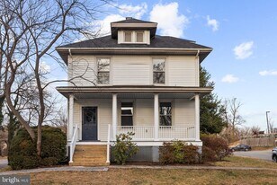 10512 Warfield St in Kensington, MD - Building Photo