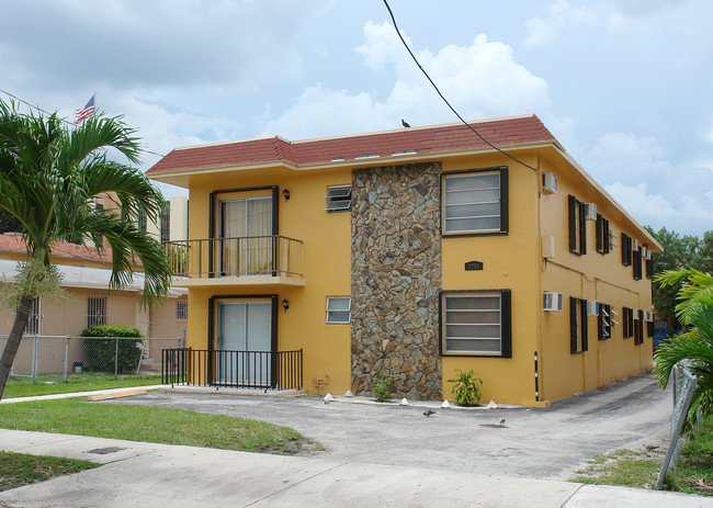 1036 NW 5th St in Miami, FL - Building Photo - Building Photo