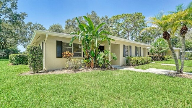 7820 Palm Aire Ln in Sarasota, FL - Building Photo - Building Photo