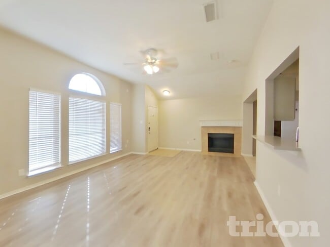 513 Valley View Dr in Lewisville, TX - Building Photo - Building Photo