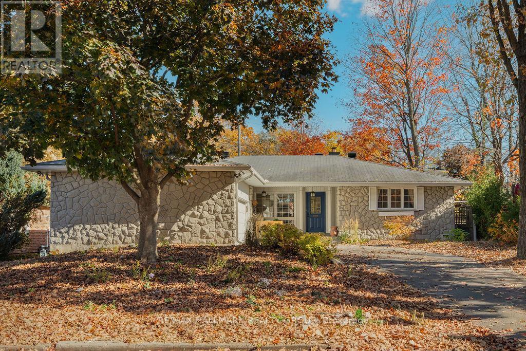 275 Crocus Ave in Ottawa, ON - Building Photo