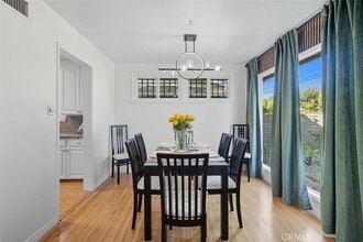 5210 Ventura Canyon Ave in Los Angeles, CA - Building Photo - Building Photo