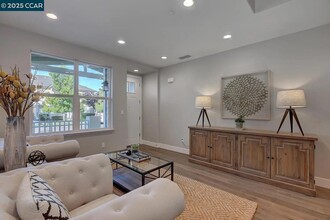 961 Prospect Ave in Santa Rosa, CA - Building Photo - Building Photo