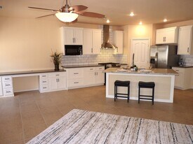 81 Dow Jones St in Henderson, NV - Building Photo