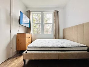 Furnished room/NOT APARTMENT in Queens, NY - Building Photo - Building Photo