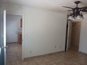 608 San Pablo St SE, Unit B in Albuquerque, NM - Foto de edificio - Building Photo