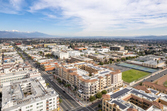 Pacific Plaza in Alhambra, CA - Foto de edificio - Building Photo