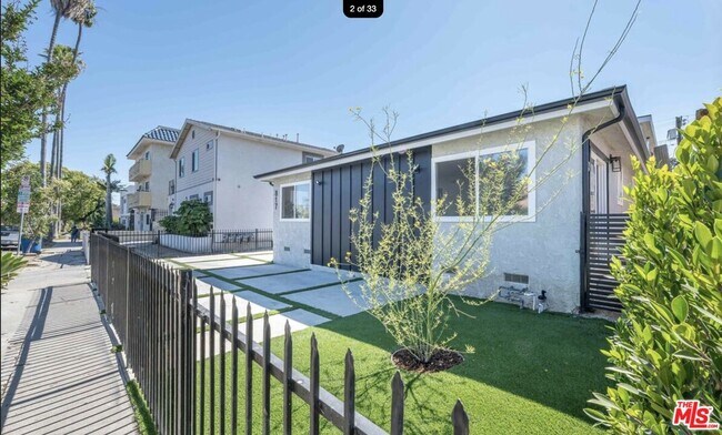 817 N Kingsley Dr in Los Angeles, CA - Building Photo - Building Photo