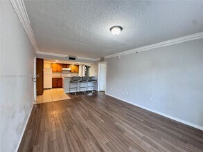9909 Westwood Dr in Tamarac, FL - Building Photo - Building Photo