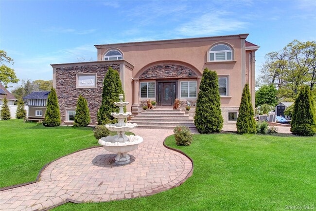 54 Shore Dr in Oakdale, NY - Foto de edificio - Building Photo