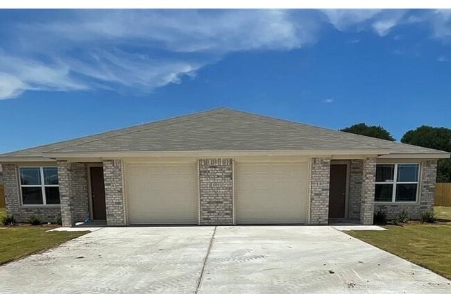 property at 1705 Castroville Trl