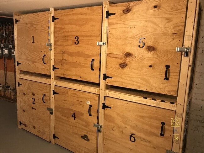 674 Washington St, Unit 6 in Brookline, MA - Foto de edificio - Building Photo