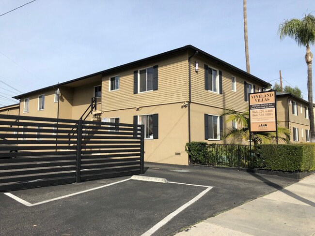 Sierra Apartments in North Hollywood, CA - Building Photo - Building Photo