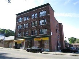 272 Pleasant St in Worcester, MA - Building Photo