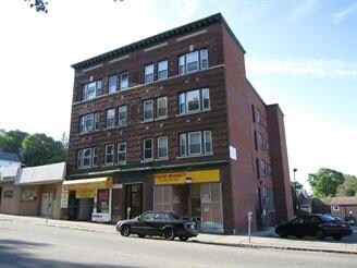 272 Pleasant St in Worcester, MA - Building Photo