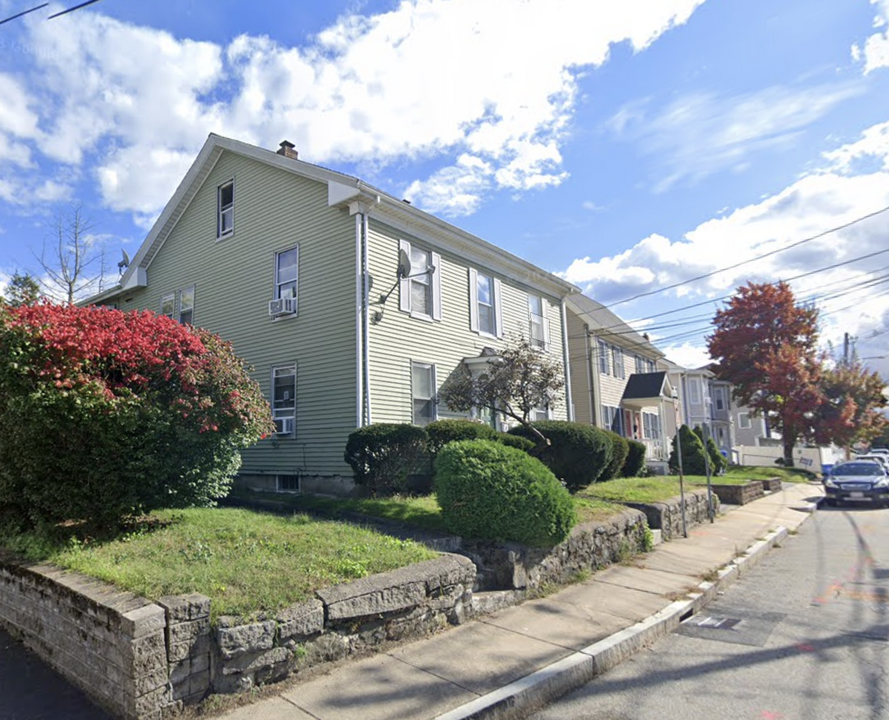 18 Hall St in Waltham, MA - Foto de edificio