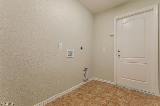 2702 Nellie Ln in North Port, FL - Building Photo - Building Photo