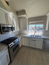 825 Rosana Pl in Nipomo, CA - Building Photo - Building Photo