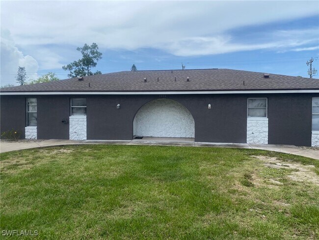 property at 3008 Santa Barbara Blvd