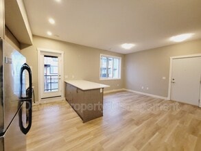 446 Allard Blvd SW in Edmonton, AB - Building Photo - Building Photo