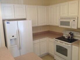 100 Gateway Condos Drive, Unit Unit 112 in Surf City, NC - Building Photo