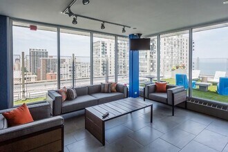 5650 N Sheridan Rd in Chicago, IL - Building Photo - Building Photo