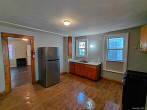 87 W Pierpont St in Kingston, NY - Building Photo - Building Photo