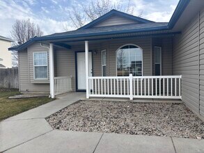 339 E Bay Owl Dr in Kuna, ID - Building Photo - Building Photo