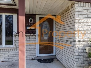 34030 Hunter Ave in Westland, MI - Foto de edificio - Building Photo