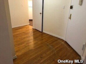 60-11 Broadway-Unit -4N in Queens, NY - Building Photo - Building Photo