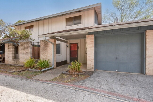 5905 Little Creek Trail in Austin, TX - Building Photo - Building Photo