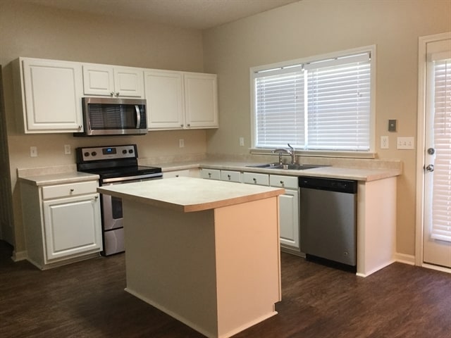 105 Bay Hill Dr in Simpsonville, SC - Building Photo - Building Photo