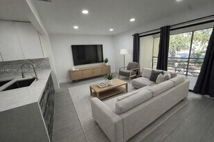 3199 Coral Hills Dr in Coral Springs, FL - Building Photo