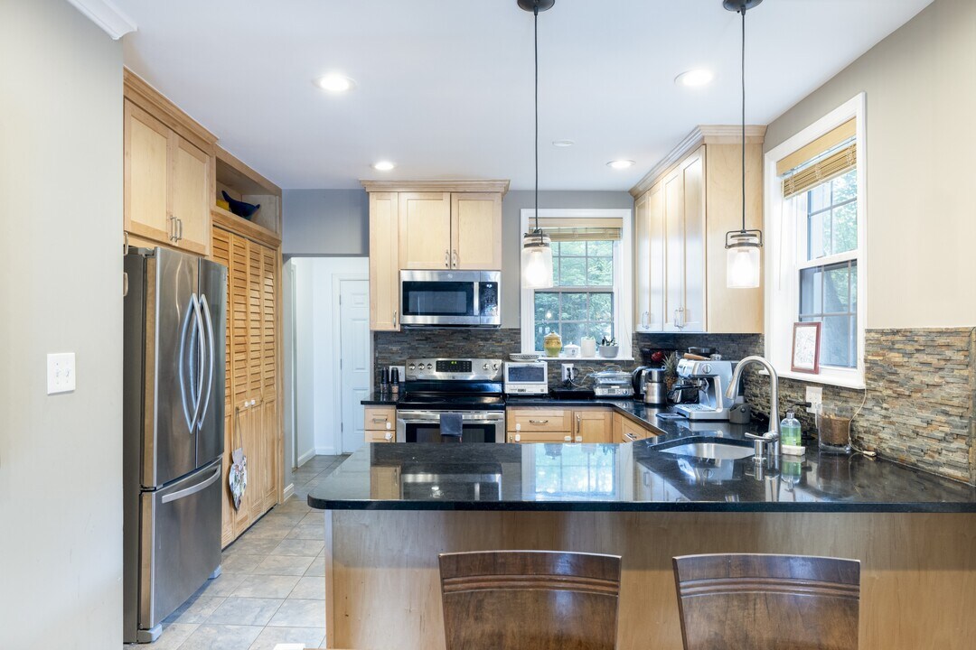 4850 Crescent St in Bethesda, MD - Building Photo