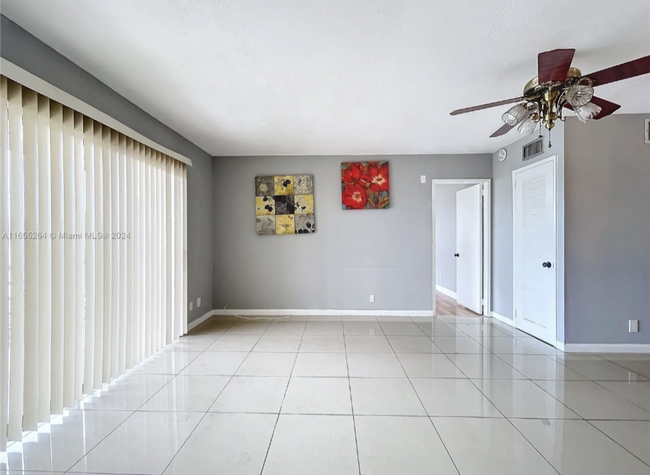 4043 NW 16th St, Unit Majestic Gardens in Lauderhill, FL - Building Photo - Building Photo