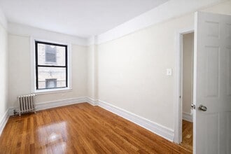717 W 177th St, Unit 4 in New York, NY - Building Photo - Building Photo