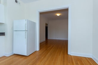 342 Park Ave, Unit A06C in Glencoe, IL - Building Photo - Building Photo