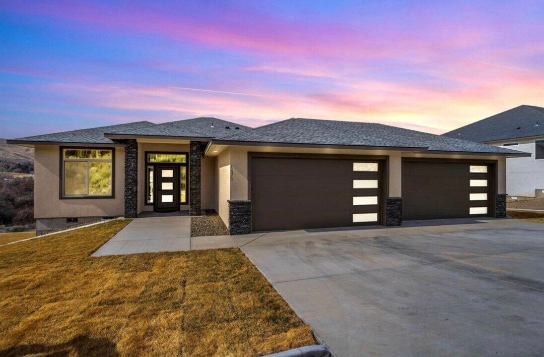 1671 Jericho Rd in Richland, WA - Building Photo