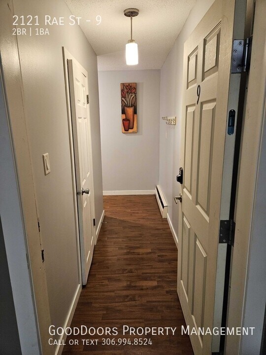 2121 Rae St in Regina, SK - Building Photo